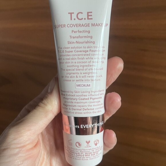 Doll 19 super coverage makeup - Picture 2 of 2